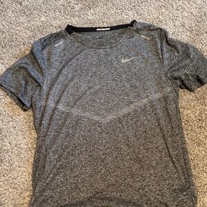 Nike Men's Heathered Gray Short Sleeve Tee